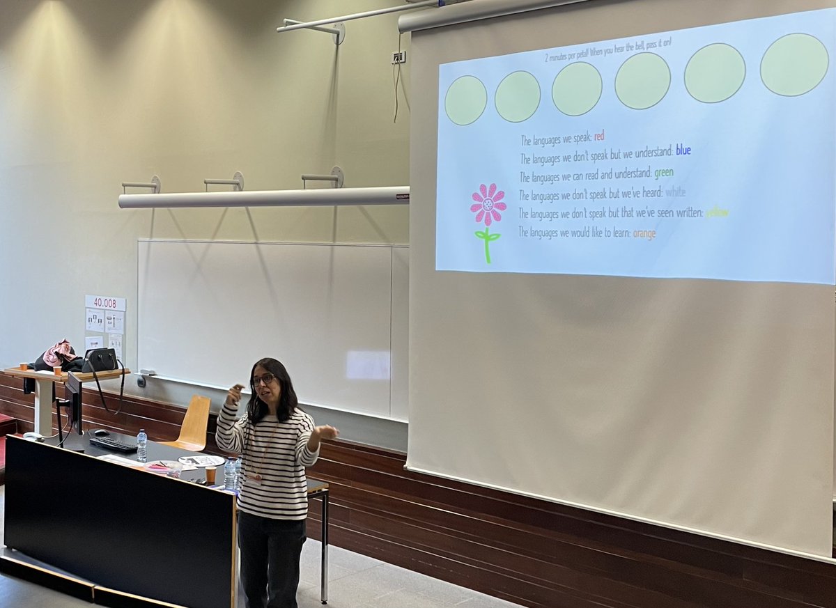 Constructing a collaborative understanding of plurilingual teaching at <a href="/DolorsMasats/">Dolors Masats</a>’s &amp; UAB team #apacelt24 workshop. We reflected upon awakening languages, integrated didactics, and pluriculturalism while building up our language(s) biographies.
<a href="/APAC_ELT/">APAC</a>