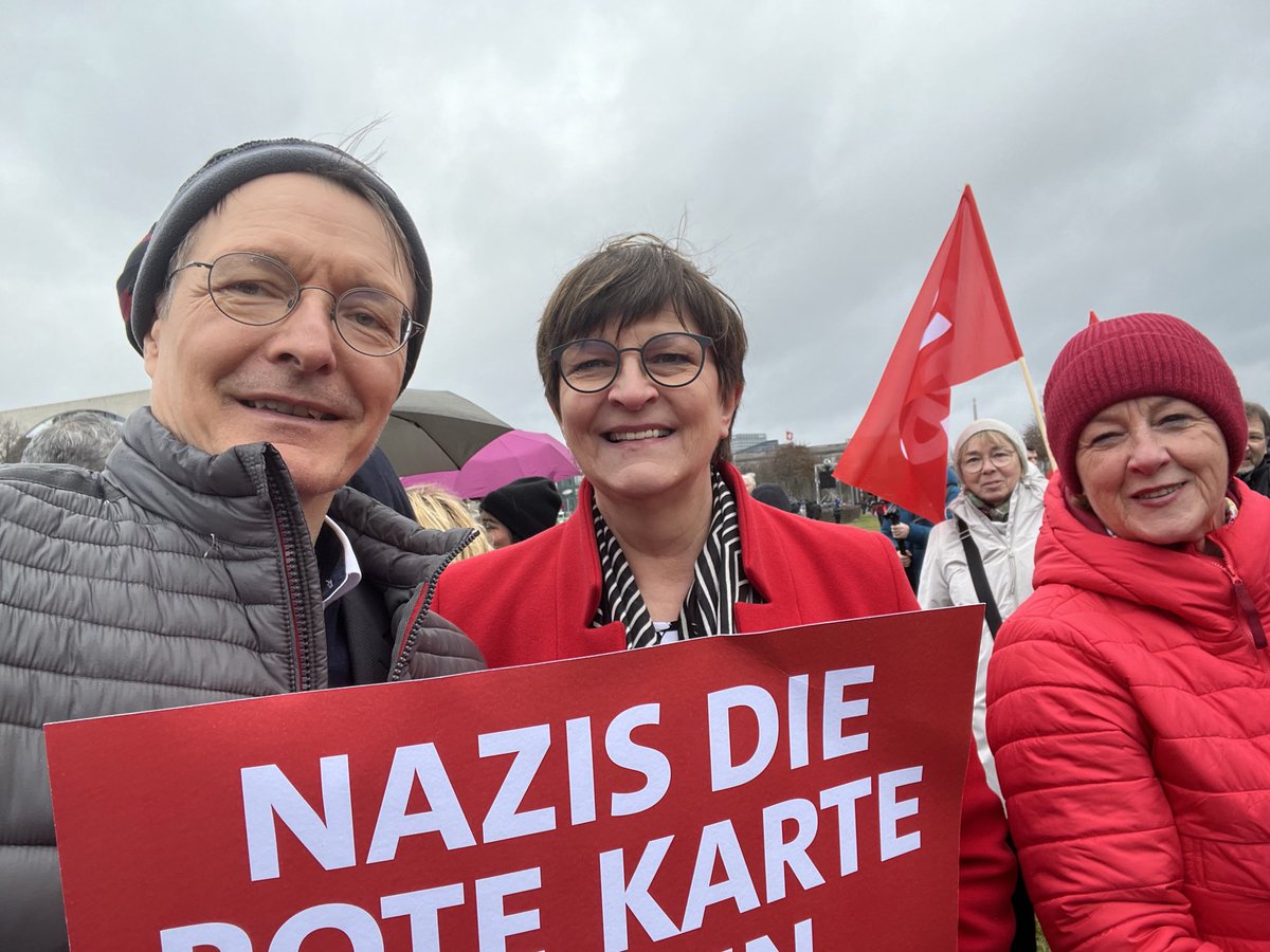 teamBademantel's tweet photo. @snicklink @Karl_Lauterbach geht auf die Straße und wir von der Pflege gehen ans Limit, über unsere Belastungsgrenzen hinaus.
Waren wir nur in der Plandemie systemrelevant!?
Wo bleibt seine Sorge jetzt!? Sind viele wie ich nur ne Ratte, ein Blinddarm, weil ich andere Denke? #weneedhelpnow https://t.co/gOTAjiuqHA