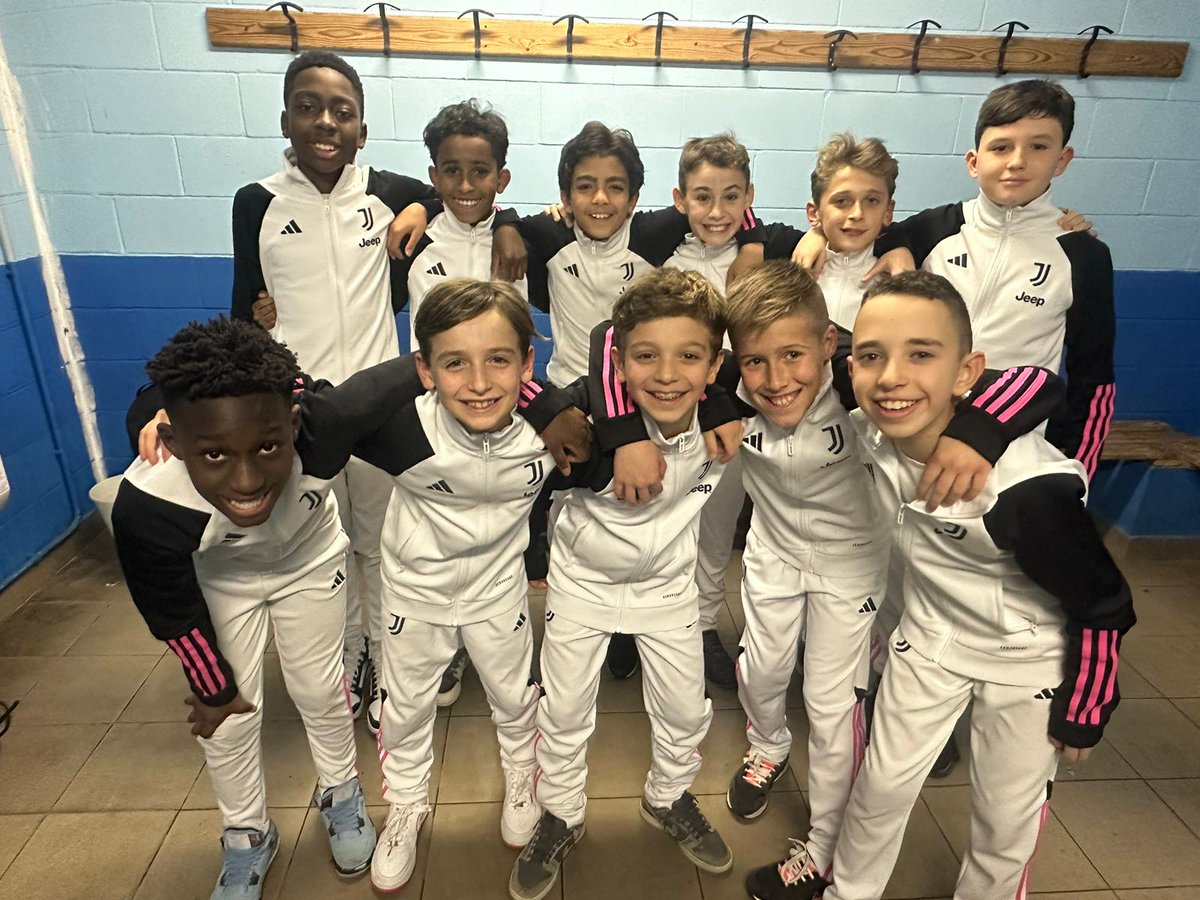 GiovaniBN's tweet photo. 📌 #Juventus, doppia vittoria dei Pulcini 2013 (#Under11) di Mr. La Pira.

Amichevole
✅ 4-0 🆚 #Sisport U12 | ⚽️⚽️Ba ⚽️Ortoncelli ⚽️Conde

Torneo "Cristalli di Neve"
✅ 13-0 🆚 #Almese U12 | ⚽️⚽️⚽️⚽️⚽️Conde ⚽️⚽️⚽️Ba ⚽️⚽️Ortoncelli ⚽️Esposito ⚽️Barna ⚽️Cermele https://t.co/dHQQjMWShK