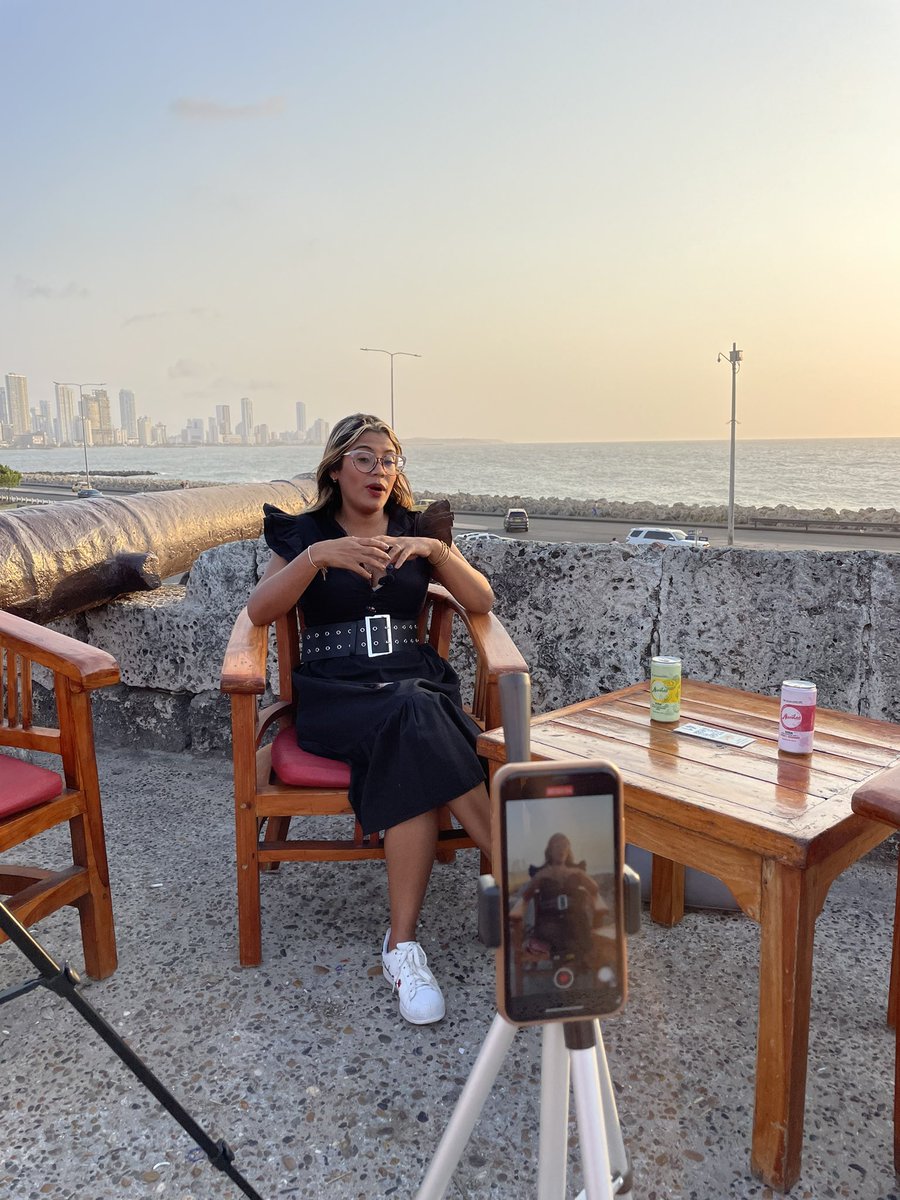 Detrás de cámaras, pronto un nuevo episodio de #EnAmbiente hablando sobre #GreenBusinessTalks <a href="/utboficial/">UTB Oficial</a> y el papel de la #academia en el ecosistema de #emprendimiento #verde #sostenible Detrás los bellos colores de mi #Cartagena