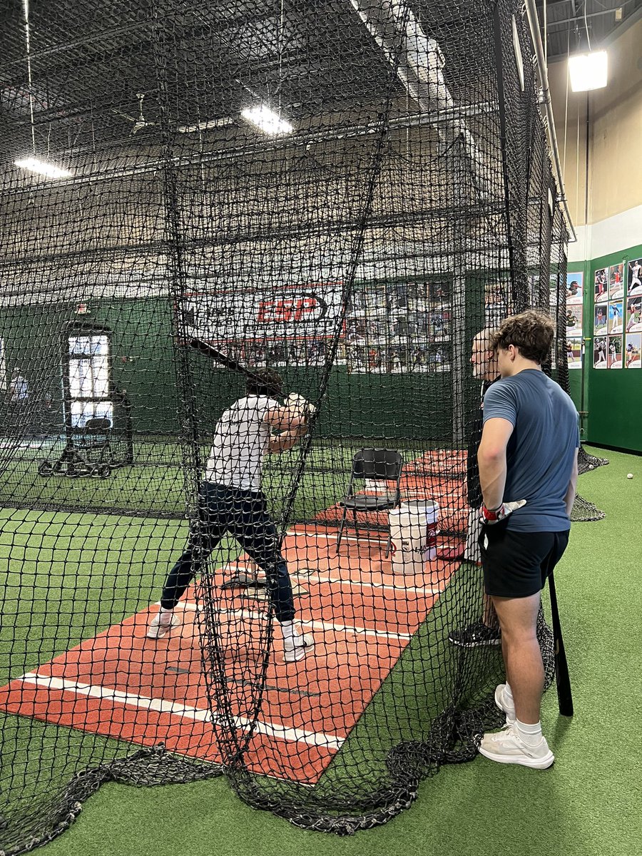 TaddGibby24's tweet photo. ESP Instructor/Coach @coachdudzienski working with/ a couple talented brothers @nathanlojko &amp; @TylerLojko from @kylemoore2020 ESP 17u Black @ESPBlack2025s squad.  Always working hard &amp; pushing each other.  #ESPTrained #ESPBrothers #ESP17uBlack #ESPDevelopment #SaturdayMorning https://t.co/UrXjJd0TIY