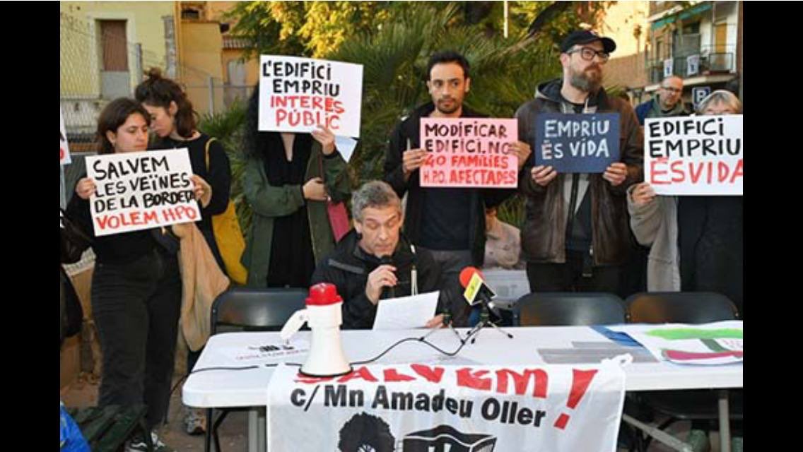 Sense veïnes no hi ha barri, sense habitatge social no hi ha veïnes. I no hi ha barri digne sense lluita #habitatgecooperatiu #canbatlloespelbarri #empriuesvida [foto extreta de: ⁦<a href="/som3cat/">3Cat</a>⁩ ]