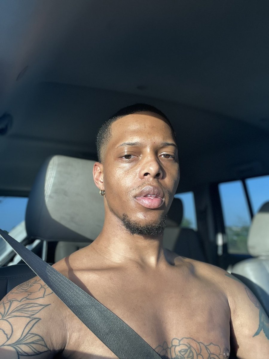 The94JG's tweet image. I use to be good at taking selfies. What happened? 😞