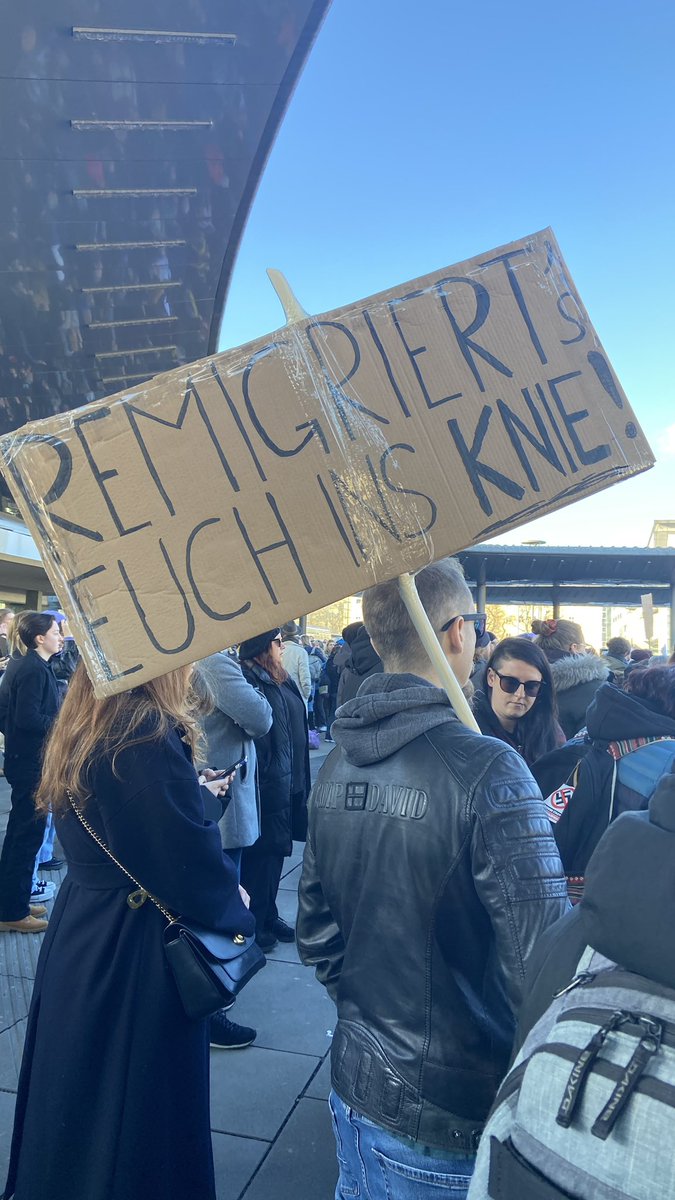 Nina Müller tweet media