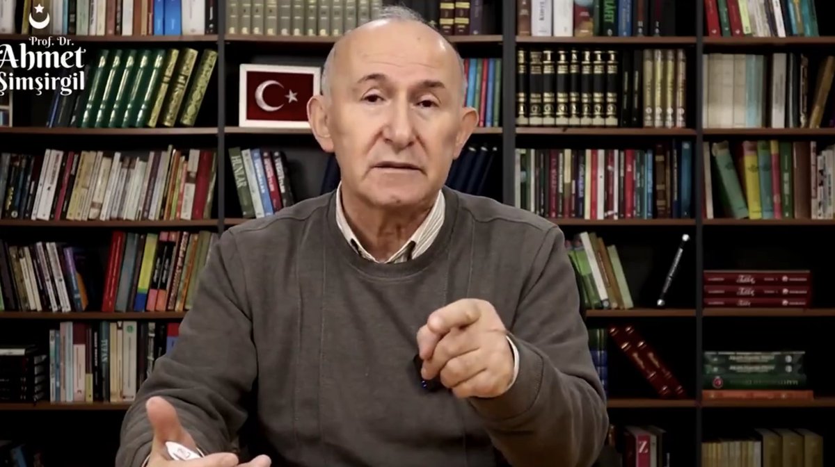 dailyislamist's tweet photo. 🗣 Tarihçi Ahmet Şimşirgil:

Sayın Cumhurbaşkanım!

- Ayasofya Camii'nin yalnızca toprağı veya bir parçası değil, bütün katları ve külliyesi cami olarak tescillidir. Buna rağmen üst kata hala halılar serilmedi ve namaza uygun hale getirilmedi. Bunun yerine ücretli bir bölge haline getirildi.

- Ayasofya Camii'nin herhangi bir yeri için ücret almak, Fatih Sultan Mehmed'in vakfiyesine aykırıdır. 

- Müslümanların üst kata 25 avro vermeleri çok mümkün olmayacağından üst kat tamamen bir müze hüviyeti kazanmış oldu. 

- Kültür Bakanlığı, bu kısmın işletmesini de bakanın akrabası olduğu ifade edilen bir şirkete verdi.

- Üst katta rehber sistemi yok. Ayasofya'nın Osmanlı ile ilgili hiçbir noktası anlatılmıyor. Tamamen Hristiyanlık propagandası yapılıyor.

Siz değerli devlet büyüğümüzün, içeriden atılan bu meş’um kararları kaldıracağınıza inancımız tamdır.