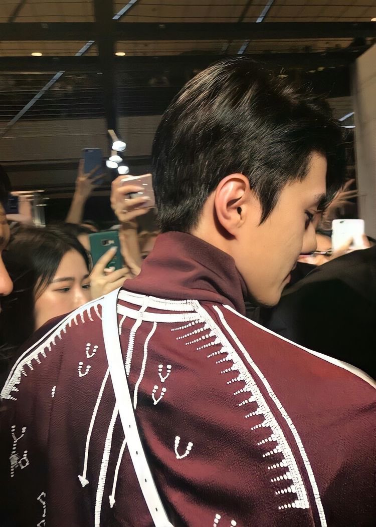 XoMay12's tweet photo. @starfess Ofc Oh Sehun 🥲👍🏼 tinggi, bahu lebar, tegap, dahlah mantep 😂 https://t.co/OZbpIbHuOs