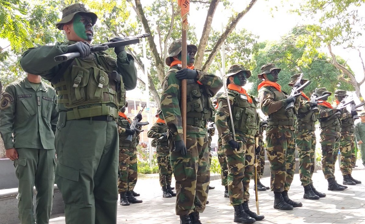 🇻🇪 #03Feb || El G/D. Romerl Romero Domínguez, Cmdte. de la ZODI N° 52 Monagas, en compañía de los Sres. Generales Cmdtes. de las Unidades Superiores presidió Acto con motivo a la Ofrenda floral en Conmemoración al Natalicio del Gran Mariscal de Ayacucho Antonio José de Sucre.