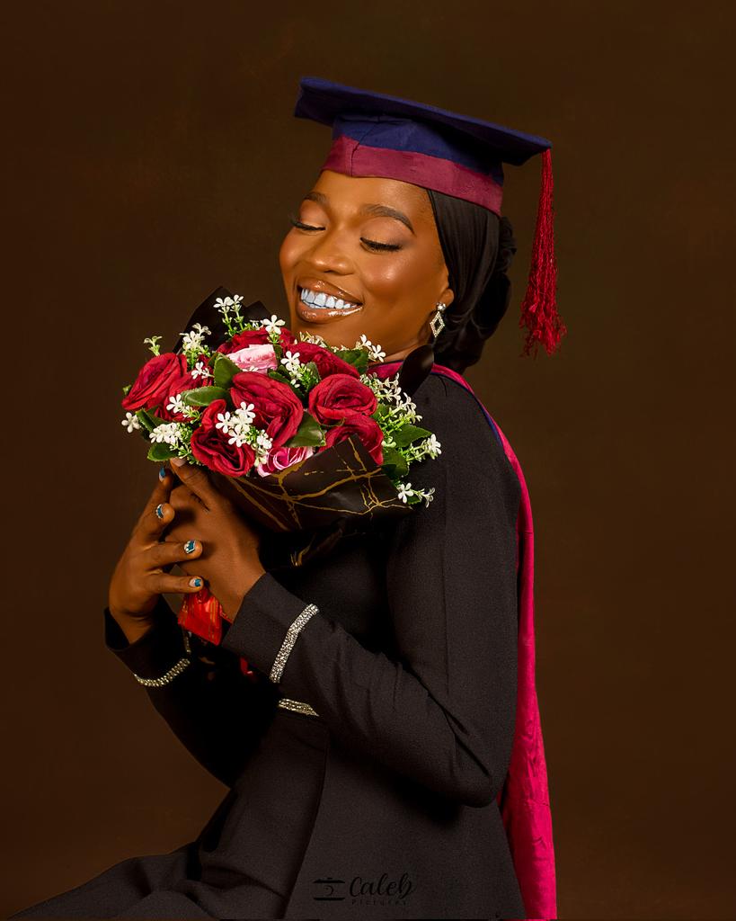 _zeezah10's tweet photo. OOU overall best graduating student 2022/2023 session https://t.co/Wa7d3XzZg2