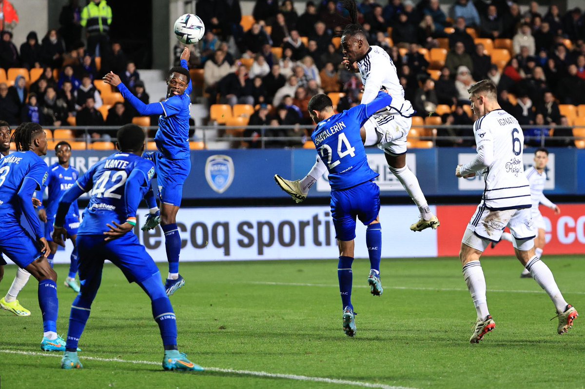 Place Sports Honduras (@placesportshn) on Twitter photo MEDIO TIEMPO.
Alberth Elis 🇭🇳 es titular en el <a href="/girondins/">FC Girondins de Bordeaux</a> que hasta el momento está empatando de visita 0-0 ante el Troyes por la jornada 23 de la Ligue 2 de Francia. Se ha visto a la “panterita”muy dinámico en los uno contra uno. Muy rápido. MEDIO TIEMPO.
Alberth Elis 🇭🇳 es titular en el <a href="/girondins/">FC Girondins de Bordeaux</a> que hasta el momento está empatando de visita 0-0 ante el Troyes por la jornada 23 de la Ligue 2 de Francia. Se ha visto a la “panterita”muy dinámico en los uno contra uno. Muy rápido.