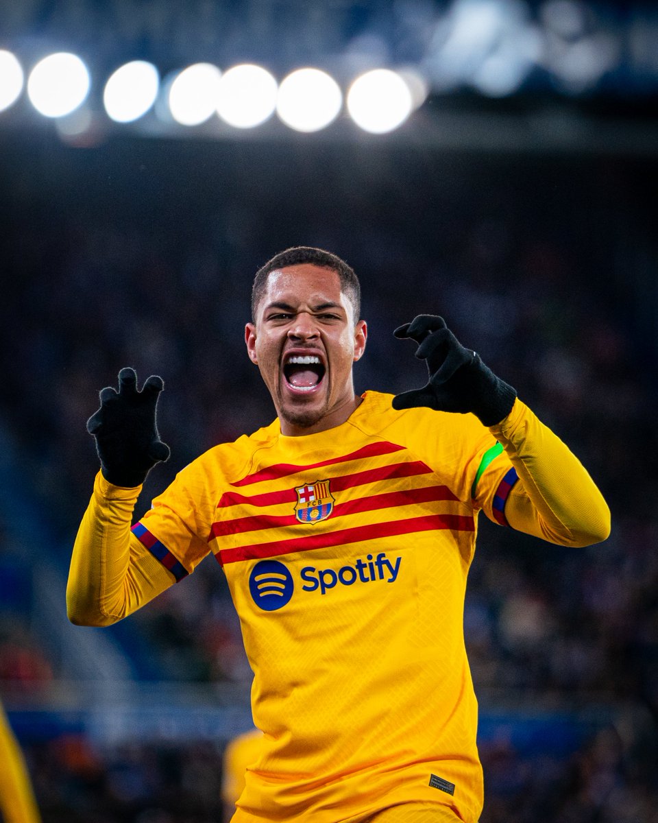 FCBarcelona's tweet photo. EASY THERE, TIGER!!!!!!!!!! https://t.co/NxqtqhwoxV