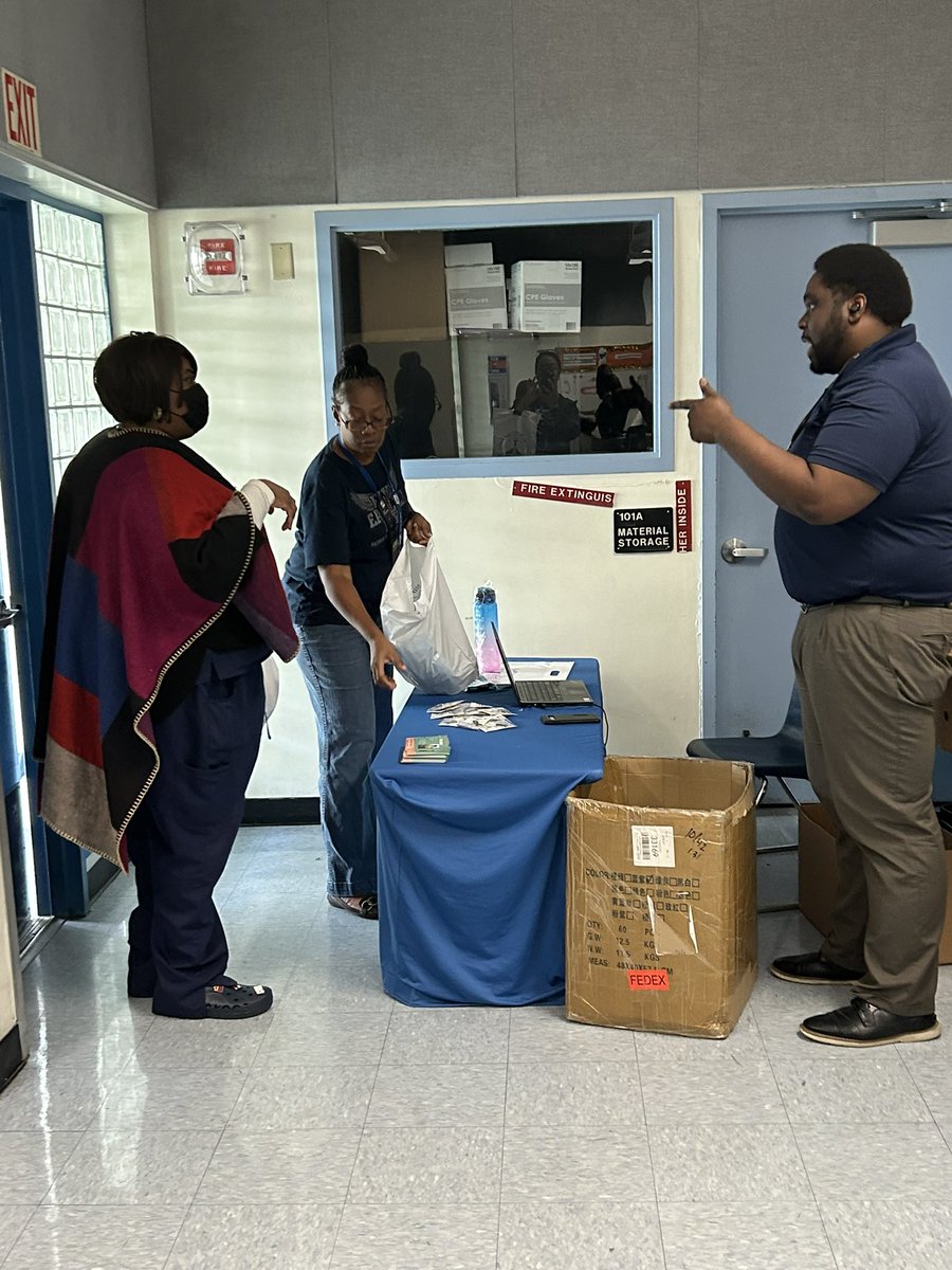 NBYEAGLES's tweet image. Thank you @MDCPSWellWay for treating our staff to massages, veggies, and some important healthcare information. It was greatly appreciated! @MDCPSNorth @AutlerRachel @MDCPS #MDCPSyourbestchoice