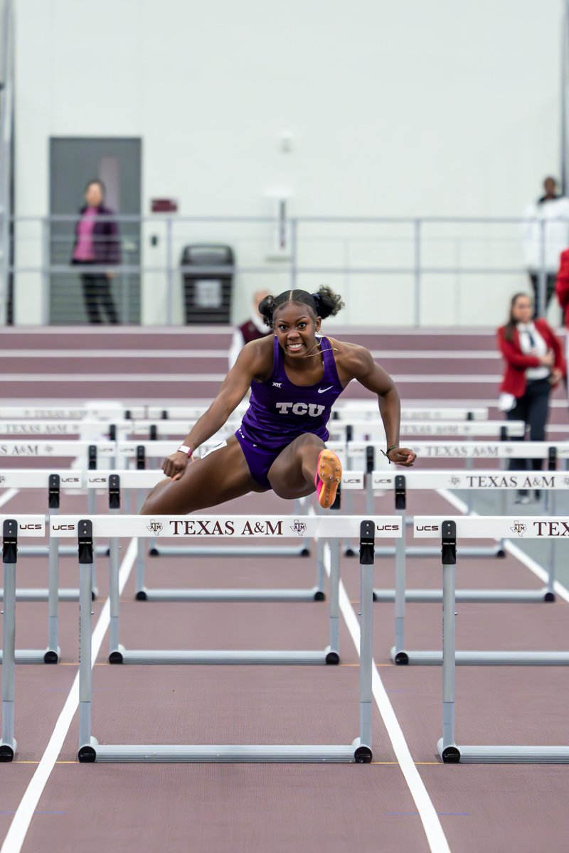 TCUTrackField's tweet photo. A pair of PRs in the 60m hurdles‼️

Jayden Douglas finishes 12th (7.93) and Amari Kiluvia places 14th (8.48) in the 60m hurdle prelims!

#GoFrogs https://t.co/VuK5UmW710