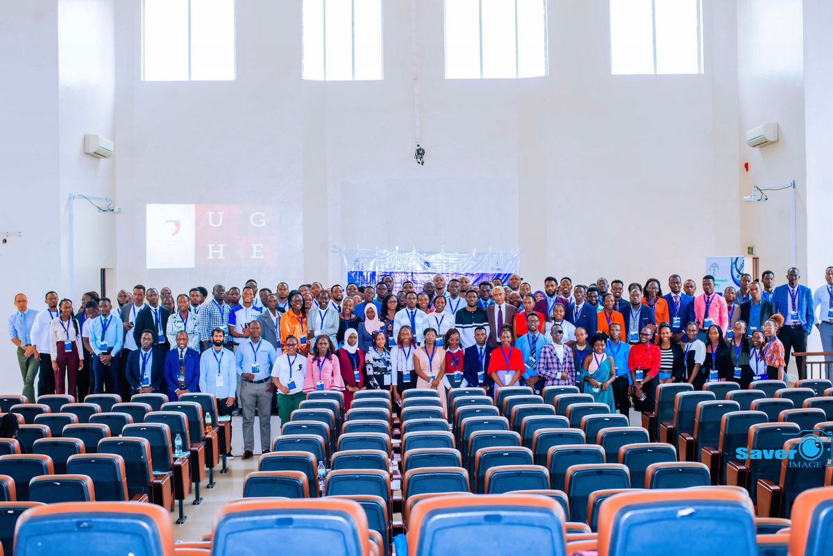 Group Photo 
Location:@UR_CMHS Campus
Event: @mrc_rwanda _ @OfficialFUMSA Exchange 
Still: @saverimage in action

Day 2📷🔥