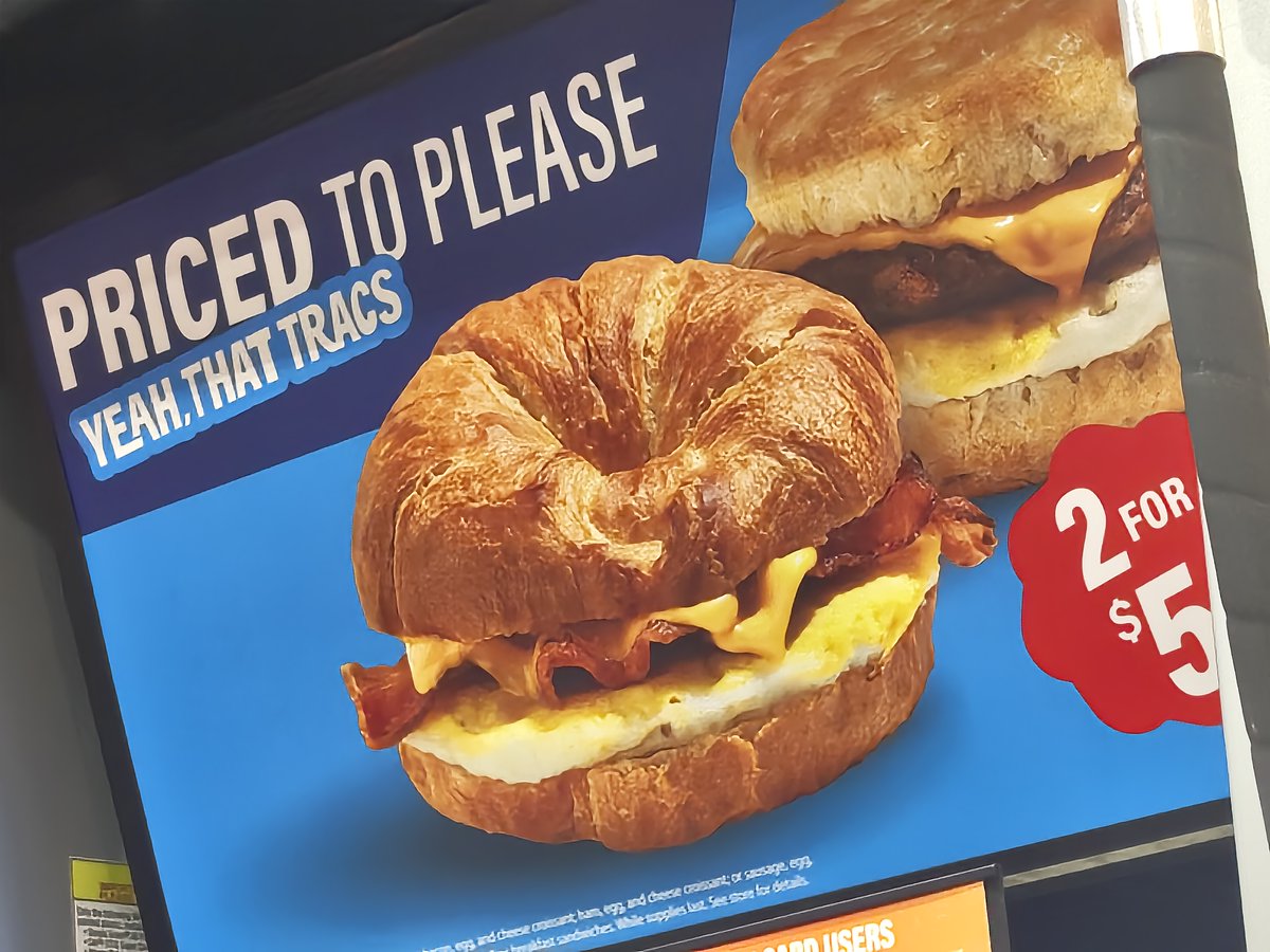 SandySanders921's tweet photo. @thetimtracker #thattracks at RaceTrac https://t.co/CLuEGG82nx
