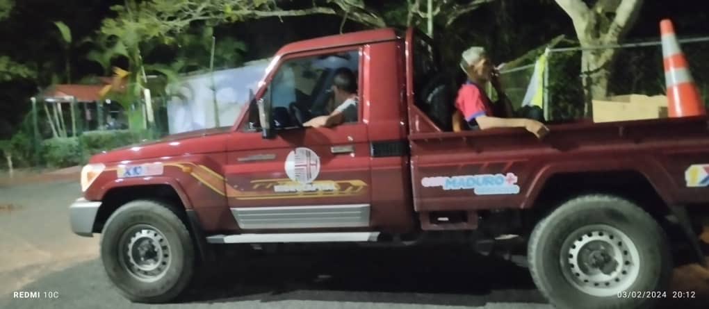 Se retira la cuadrilla de <a href="/HidroCapital2/">Hidrocapital</a> informando q motivado a las fuertes fugas fueron cerradas las llaves Indicando a su vez q ya pasaron el reporte para sus efectos..