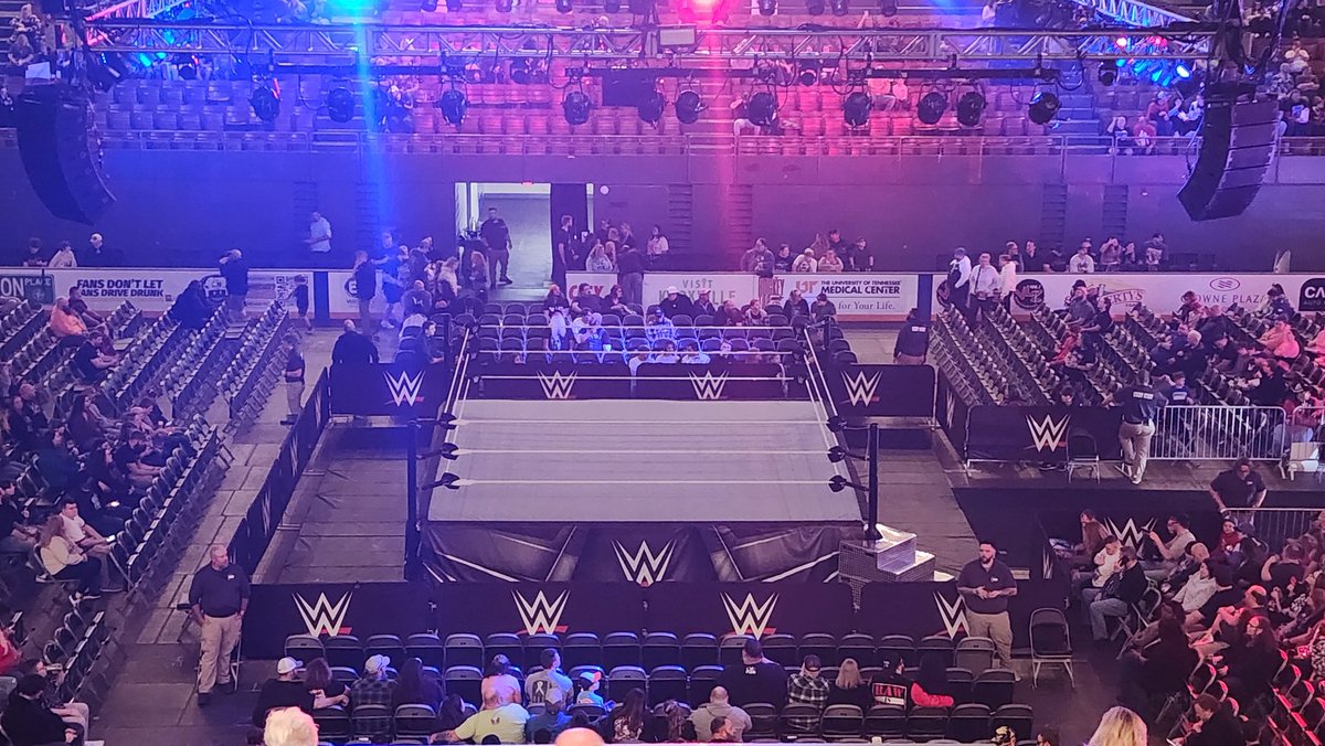 TheChilliCheese's tweet photo. #wweknoxville https://t.co/fZNZLPbqVU