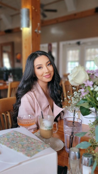 Galentine's Brunch 💕🥂💐👑 https://t.co/rqyLhftigQ