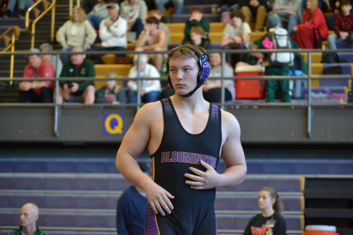 loretta_swank's tweet photo. IHSA 2A Regionals - Chet Swank - 1st Place Match - Chet with the win 🥇🏆
@SwankChet1023 https://t.co/pEXkzOHQKb