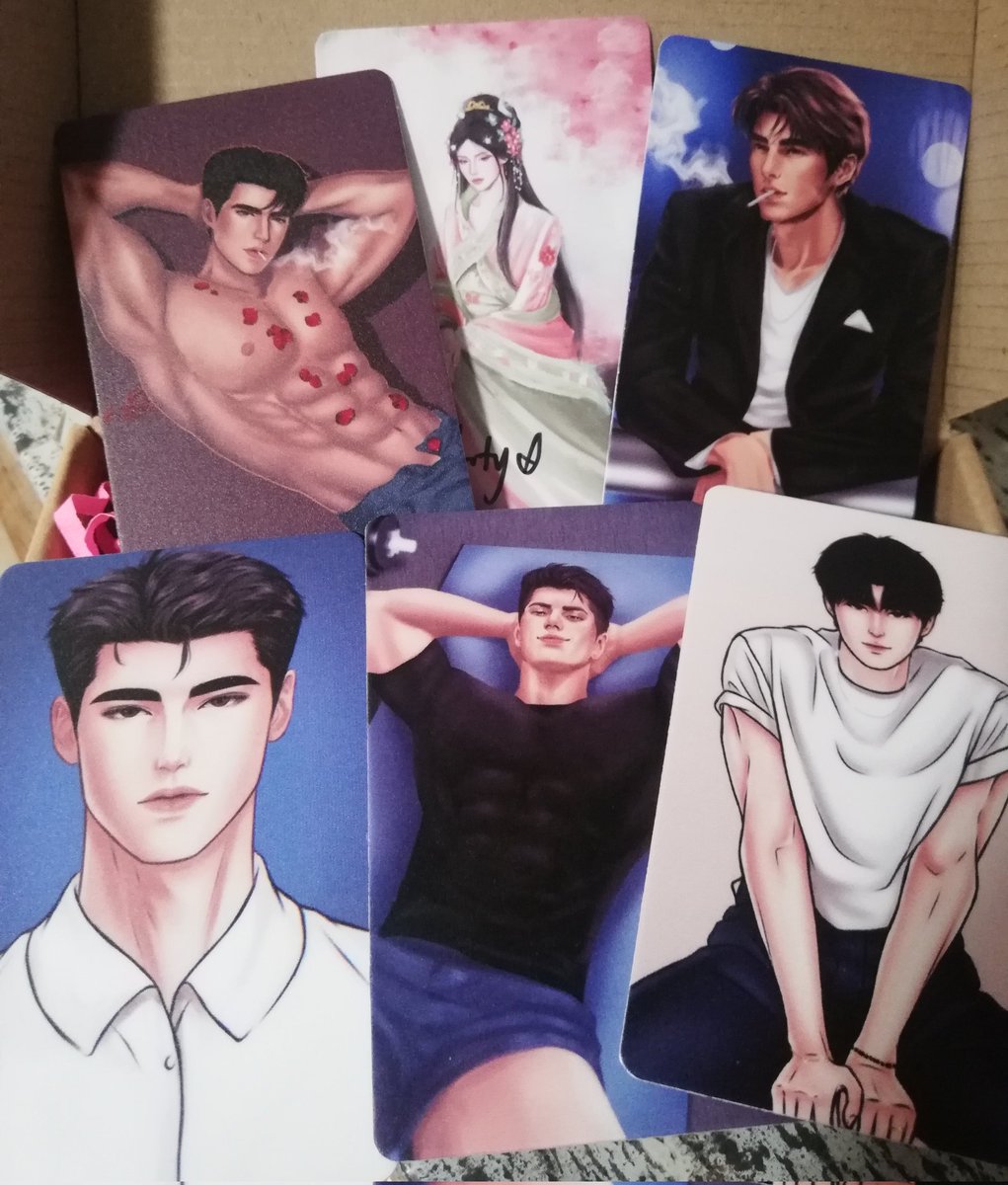 heindtrixty's tweet image. First time makaorder and super ty kay ate ayu and ate indaii ahck!! for the pc's inuwian na ako ng 2 kong asawa. Basta aw ni kuya perry tas bias ko, mine mine hehehehe @solarezroyce ty po kuya perry 143