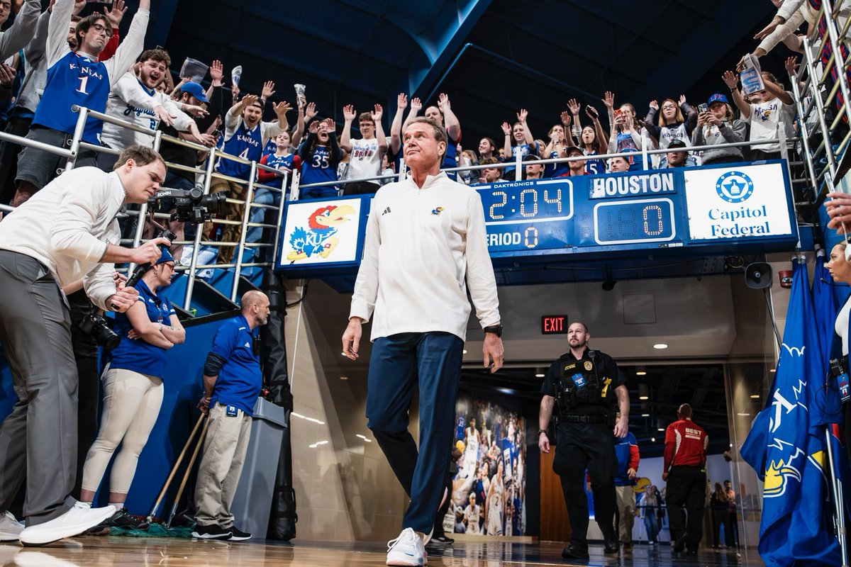 KUHoops's tweet photo. Coach Self is now 14-0 in Top 10 matchups at Allen Fieldhouse as the lower ranked team 👀🔥 https://t.co/ZyKtGtpfOZ