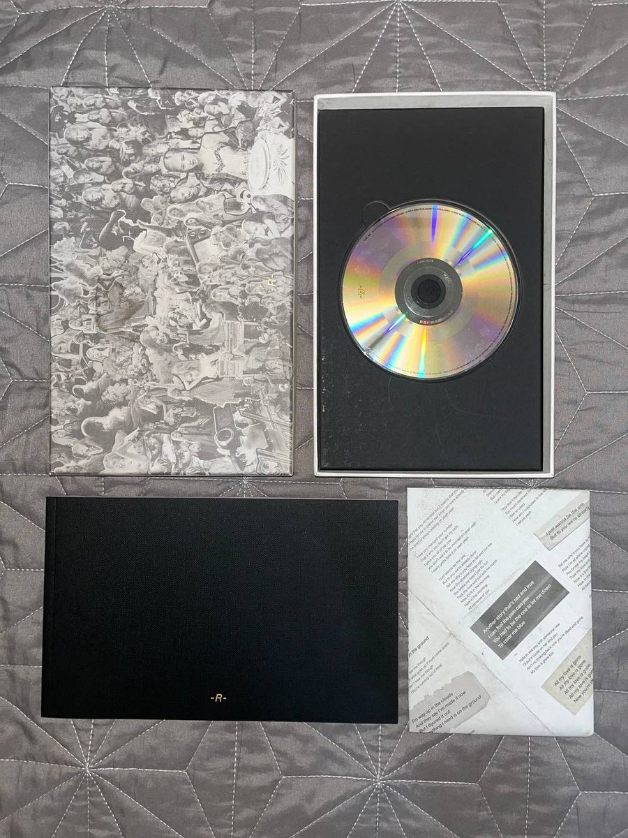 vqluan's tweet photo. BLACKPINI UNSEALED ALBUM &amp; LIGHTSTICK FOR SALE 
- affordable price po
- badly need money for school (nanakawan ako ) https://t.co/57BmCKeFAM