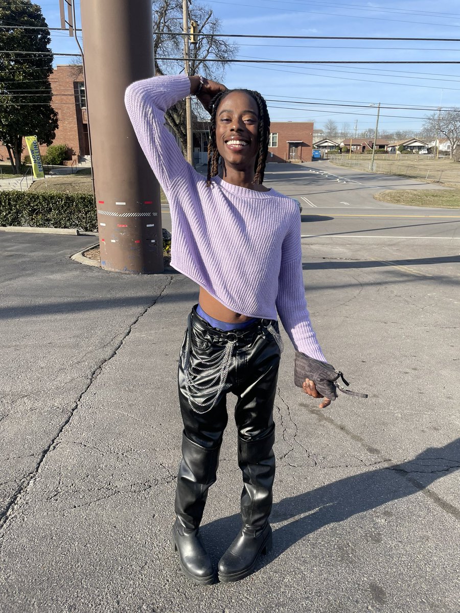 hennydalegend's tweet photo. oh yea, balloons on my page 🎈 hi 27 https://t.co/mQfjv4lW7p