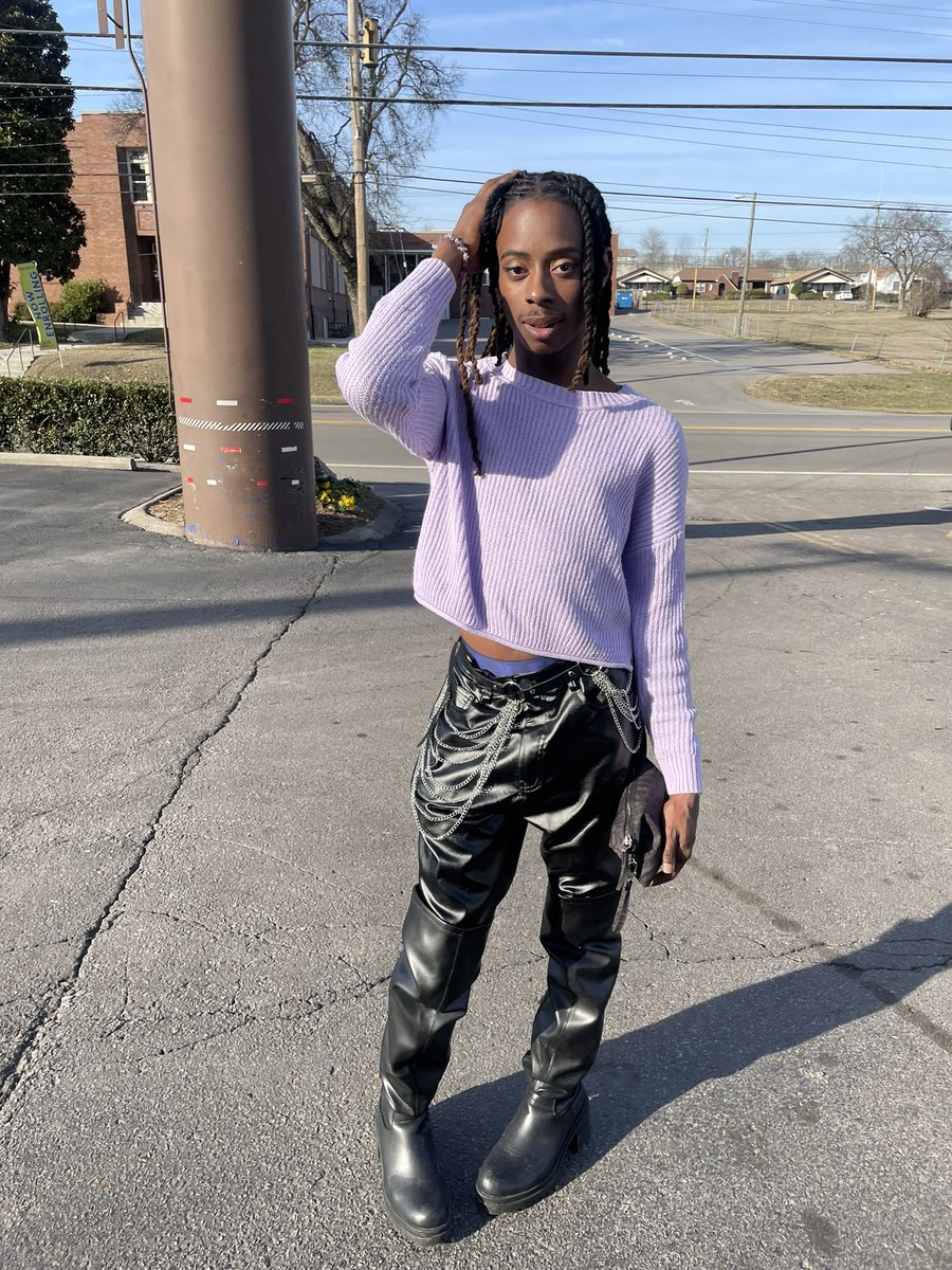 hennydalegend's tweet photo. oh yea, balloons on my page 🎈 hi 27 https://t.co/mQfjv4lW7p
