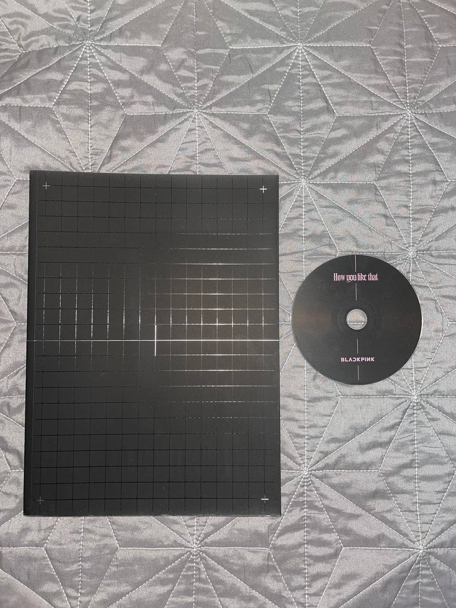 vqluan's tweet photo. HYLT album
inclusions:
- photo album (no dents or scratches)
- CD 
- poster
- vibe card 

issues:
- the plastic cover of the album have scratches 

price: P450 https://t.co/Wk6xtk2JcE