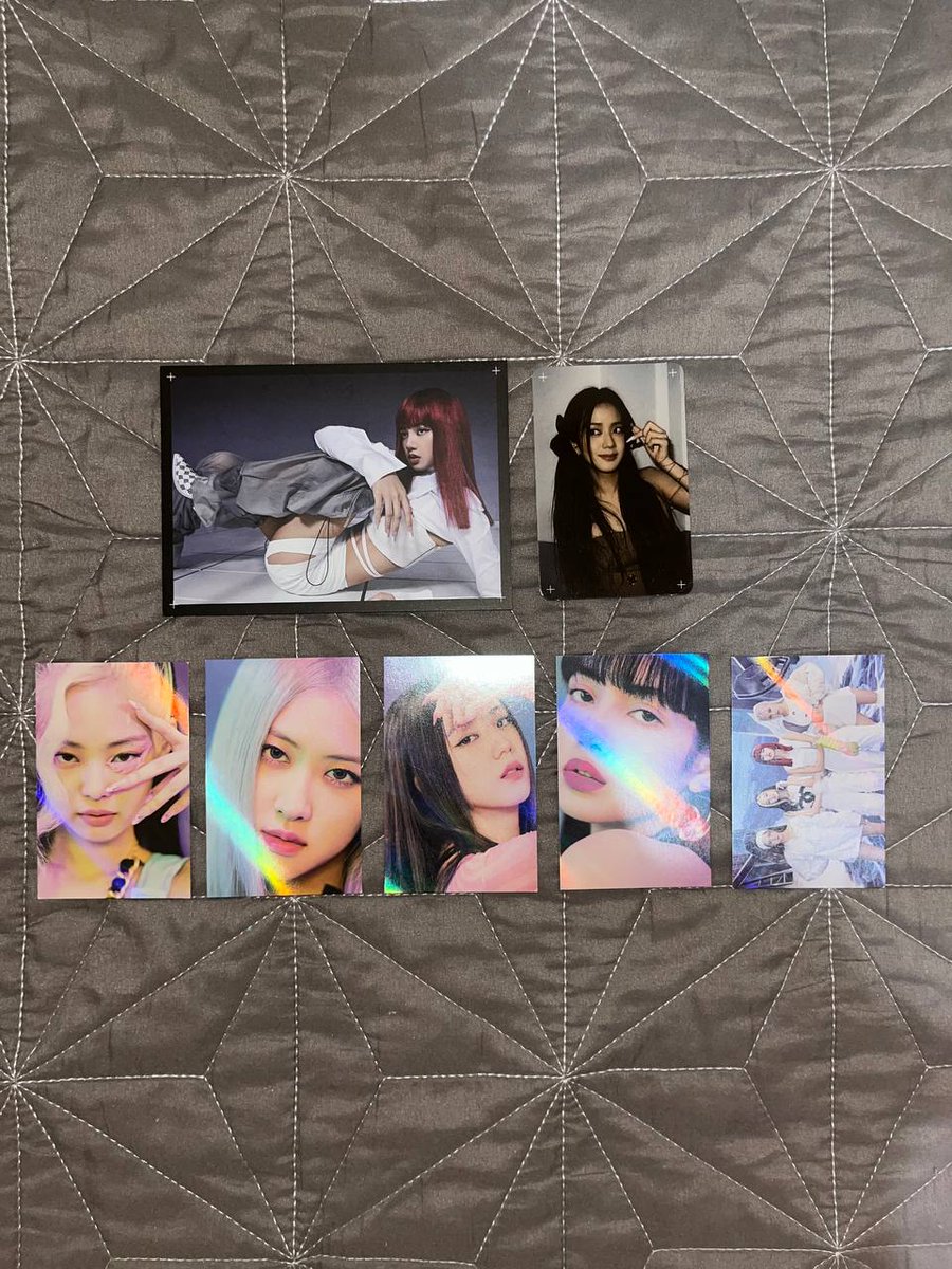 vqluan's tweet photo. HYLT album
inclusions:
- photo album (no dents or scratches)
- CD 
- poster
- vibe card 

issues:
- the plastic cover of the album have scratches 

price: P450 https://t.co/Wk6xtk2JcE