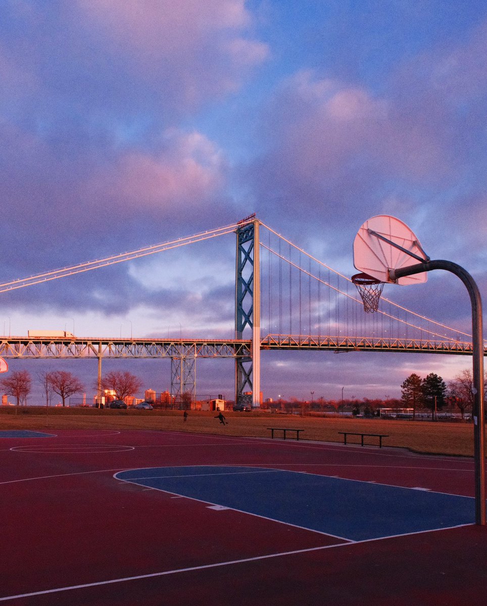 __Reece's tweet photo. Sunset been good to the city this weekend https://t.co/Y8ApaK1pj9