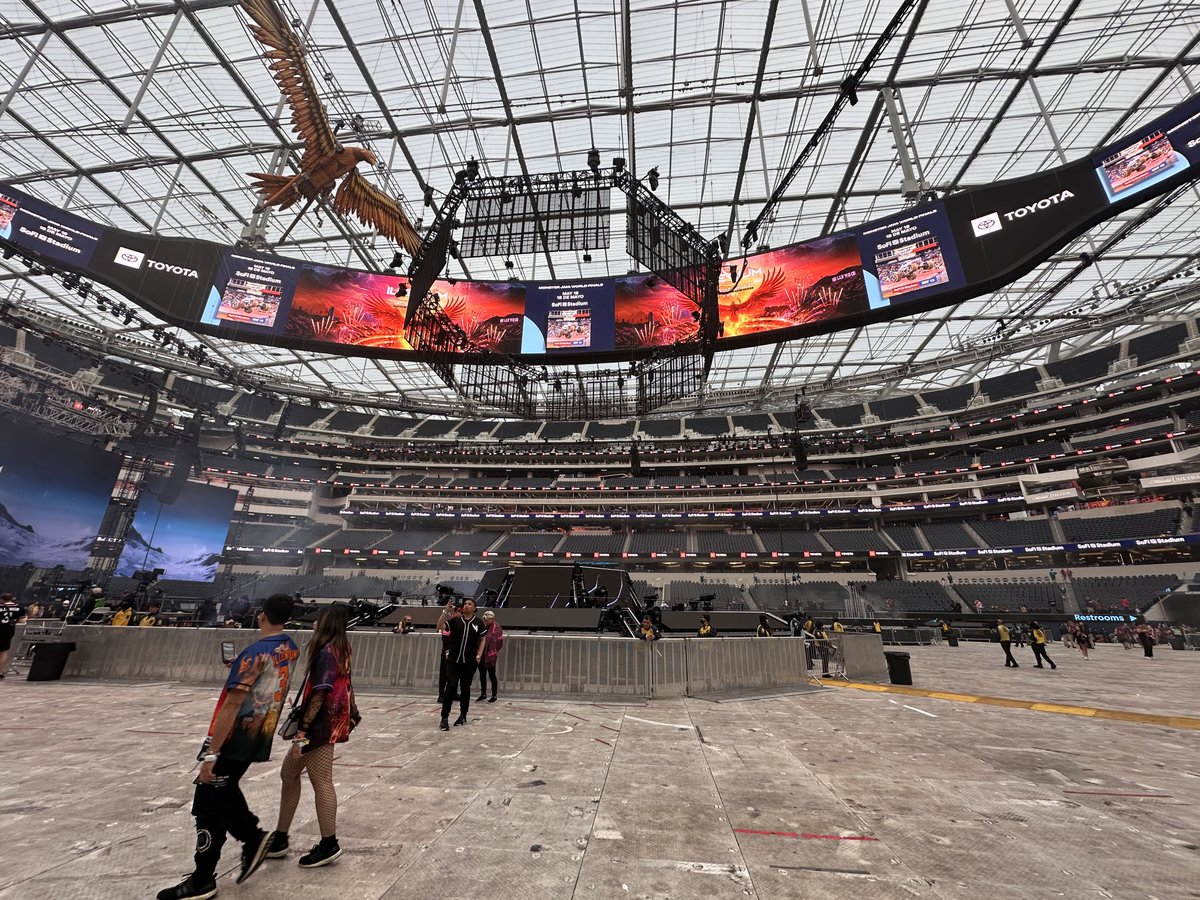 rach_wanderer's tweet photo. I’m finally here 😭🥹💗 @ILLENIUM #illeniumtrilogy @SoFiStadium https://t.co/fJ5sjyC88q
