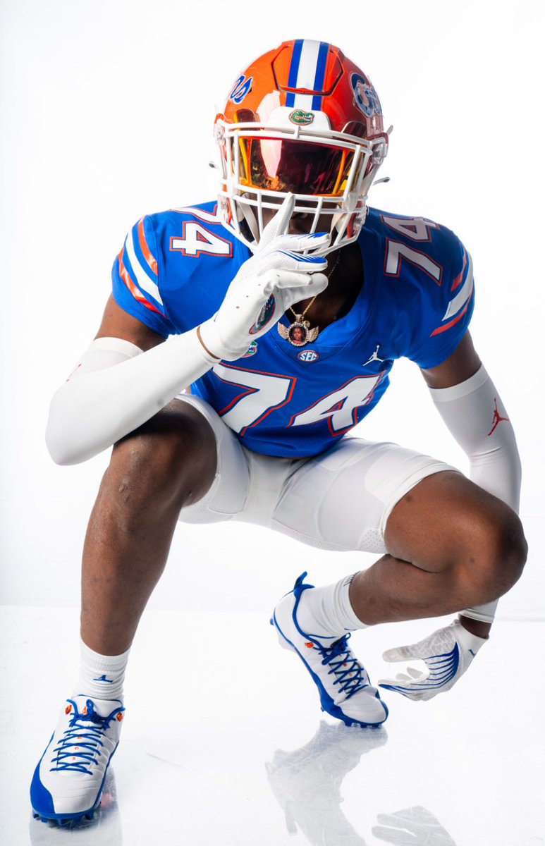 chastan2007's tweet photo. what’s going down in the swamp 🐊🐊 @N_H_S_Football @BenLBailey @FloridaGators @GatorsFB https://t.co/D9txfybBG4