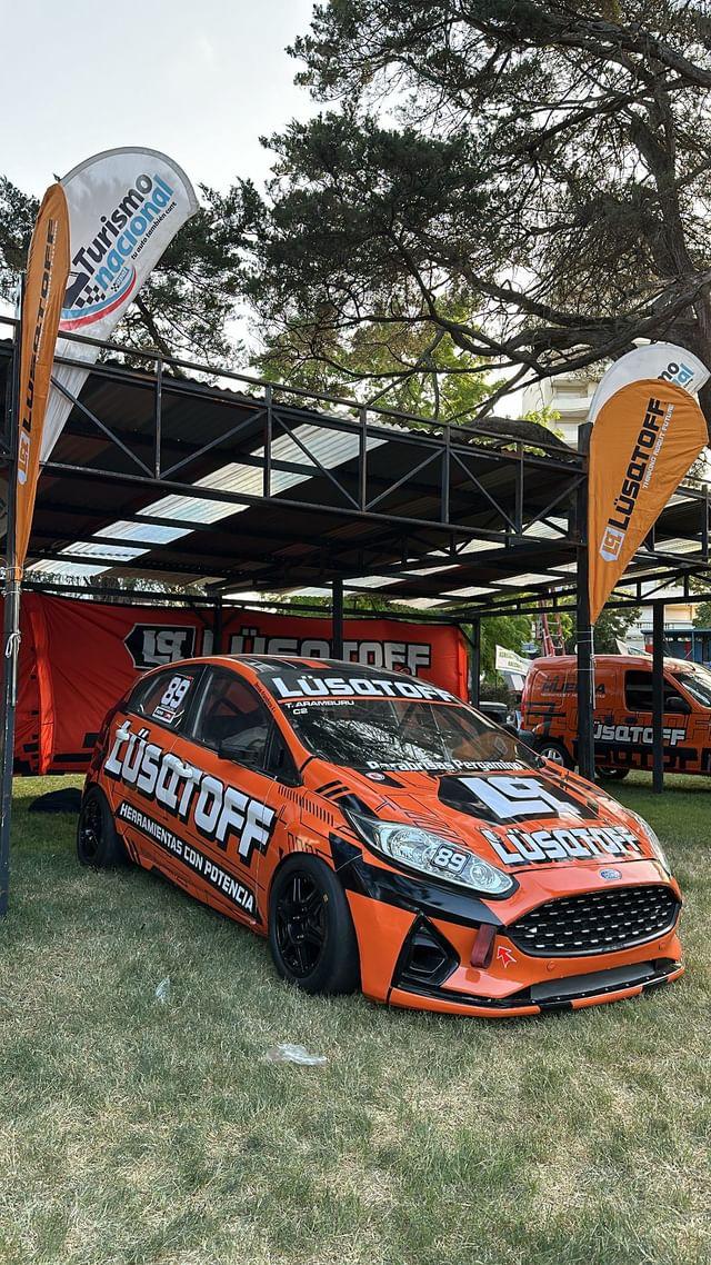 aguante_tn's tweet photo. En el día de hoy se presento de manera oficial el #FiestaKinetic que usará el tandilense Tomas Aramburu esta temporada dentro de la Clase 2, la presentación fue en conjunto con la gente de lusqtoff racing https://t.co/3Wd1JxZ6xZ