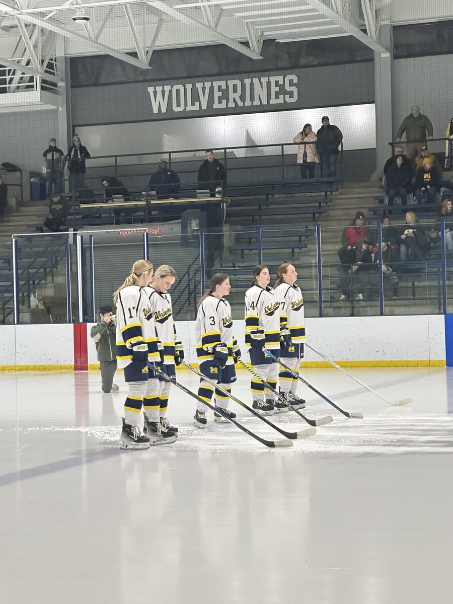 Tonight’s starting lineup vs Michigan State〽️

#35 Kenna Borso in net 🥅