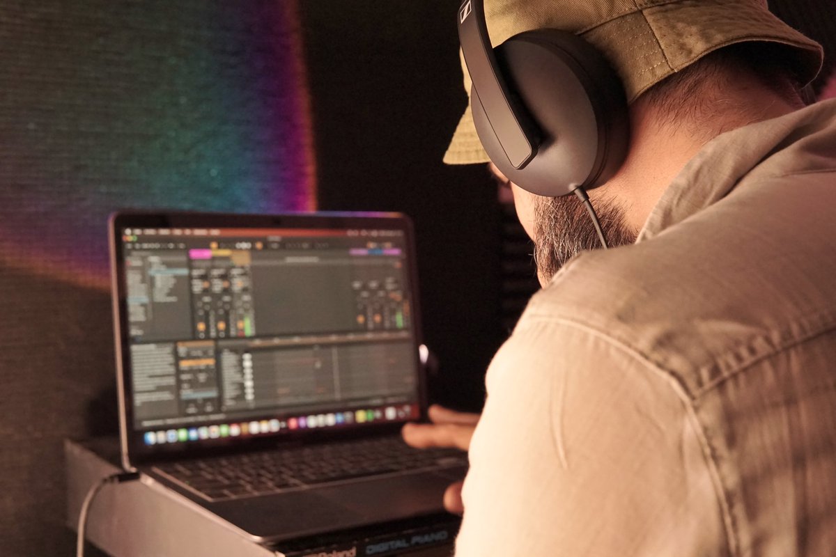 PeninsulaSound's tweet image. Tenemos una sorpresa!! 🤩 Hoy a las 6pm pueden ver como creamos nuestra más reciente canción! Epistemología: Behind the Song // Detrás de la Canción
youtu.be/TXeNtNeWD3Q #Epistemología #BehindTheSong #DetrásDeLaCanción
📸 Fotos y Video por @euge.ri