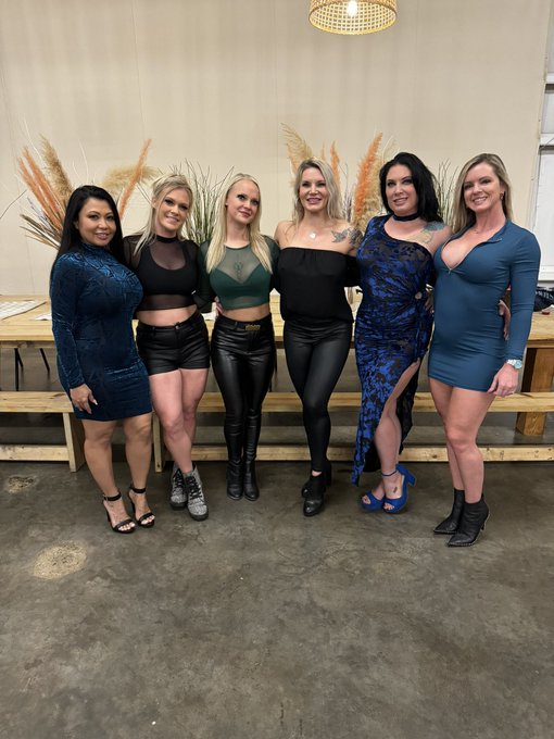 Ladies of @TheHotWifeTour  are out on the town tonight!!! What&rsquo;s up Atlanta!   @sadieandrewsxxx  @OfficialKarinaV<a class="tags" target="_blank" title="On Twitter" href="/?out=eyJ0eXAiOiJKV1QiLCJhbGciOiJIUzUxMiJ9.eyJpYXQiOjE3MjA2NjQzNzQsImlzcyI6InR3cG9ybnN0YXJzLmNvbSIsIm5iZiI6MTcyMDY2NDM3NCwiZXhwIjoxNzUyMjAwMzc0LCJyZWRpcmVjdF91cmwiOiJodHRwczovL3R3aXR0ZXIuY29tL1RoZUhvdFdpZmVUb3VyIn0.sBfhqRDXIJ4BoW7Rd1Q8D-jtPOfJjJcHGFDVksMRFWesCNbpAtXlFeqI4iE5PuhscjEinoJOYPSVk84B6_9Heg">@TheHotWifeTour</a><a href="/tag/mvsales"class="tags"><span>#mvsales</span></a>