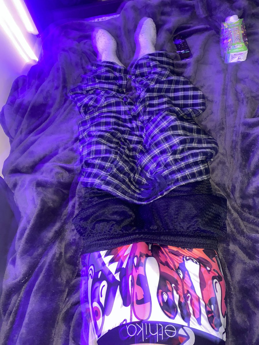 CesarCMxxx's tweet photo. Come lay with me ;) #latino #bigdick #sagging https://t.co/SyBBoGVFQk