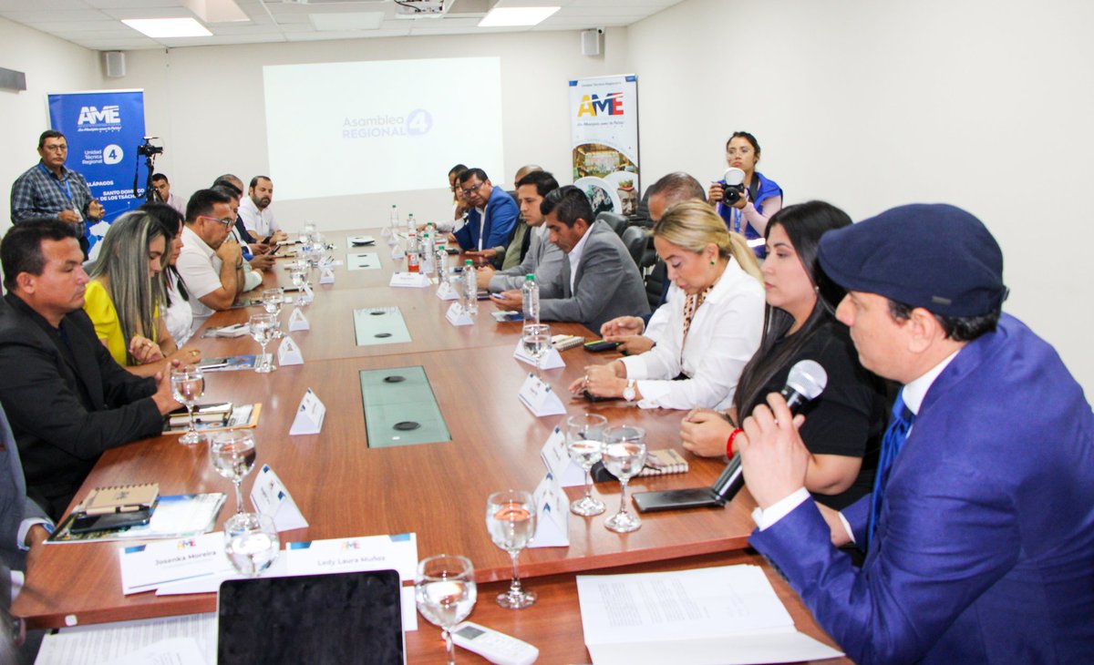 ¡Hemos cumplido!🤝
Seguiremos trabajando unidos por el desarrollo de nuestros cantones. 
El mejor de los éxitos para el compañero <a href="/manuelpanezoecu/">Manuel Panezo</a> de la Alcaldia ciudadana de Pedernales, estaremos siempre predispuestos a trabajar en equipo por el bienestar de nuestros mandantes.