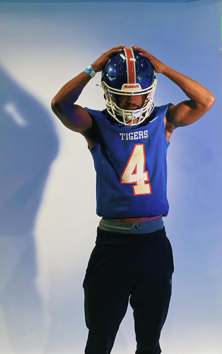 JustinRbrown05's tweet photo. Blessed to Have my first official visit today had an amazing time at Savannah state university thanks to coach Trist for giving me the Opportunity to be Able to come down  @CoachTrist 
@RCHS_BulldogsFB @CoachBonner1914 
@SavannahStateFB 
#GoTigers 🐅 https://t.co/EKiQkGe50S