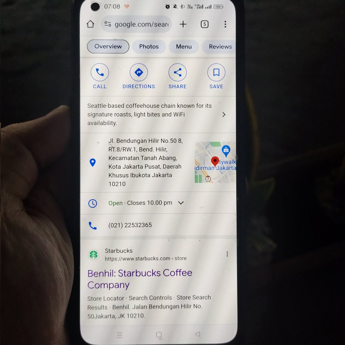 rbima's tweet photo. Hi @SbuxIndonesia ini yang Benhil di google open jam 7, sudah jam 7.06 masih di kunci. Mau liat schedule di website Starbucks gak ada sama sekali, you are so active in social media, to update this can not be that hard I assumed 😅 https://t.co/fwR4loKdCr