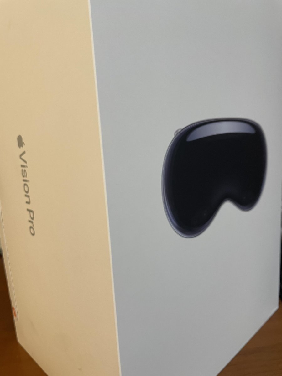 Vision Pro第一印象箱がでかい...