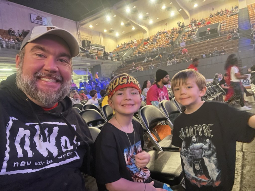 2 Generations and first live event for these two boys running wild on #WWEKnoxville! It’s too sweeeeeeeet! Whooooooooaaaaaaaaoooo