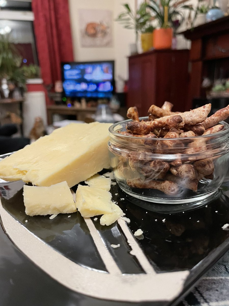 Nikkig_87's tweet photo. Hilarious evening watching @JokesWithMark in #huddersfield with @RGPphotographer Now back in Sheffield and finishing off the Christmas cheese and nibbles #rockandroll #nightsoutinyour30s https://t.co/4bpKags8ym