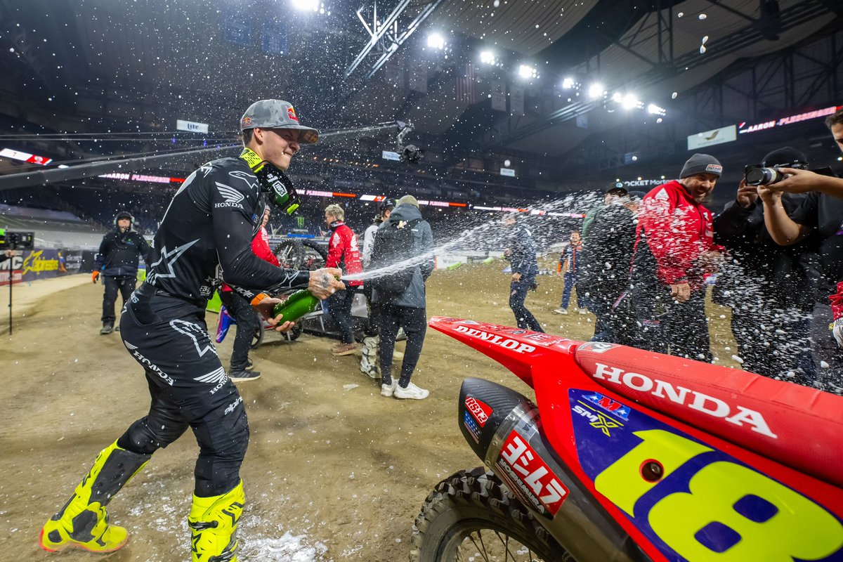 ride100percent's tweet image. Wire to wire.
#Ride100Percent
#Motorsport #Racing
#Moto #SX #Vision #Team
#HowMuchEffortDoYouGive