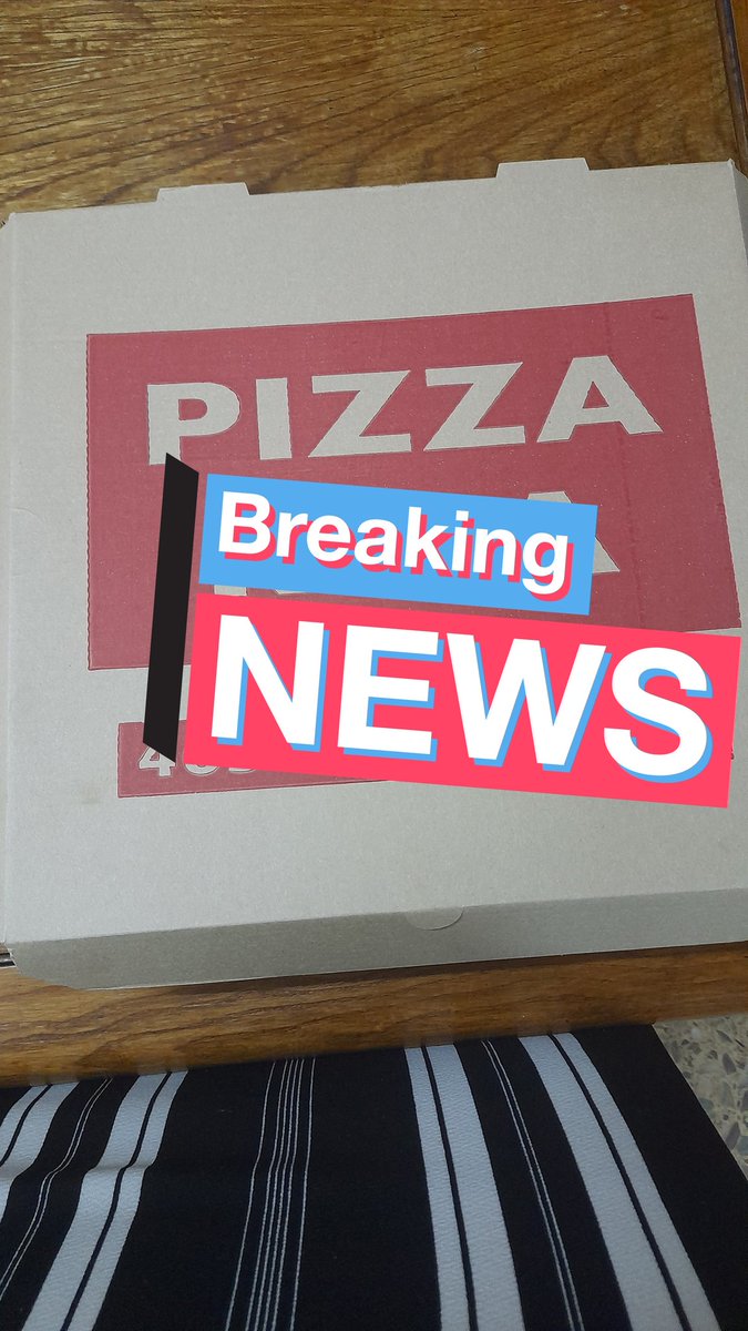 nildamenlu's tweet photo. Pedis una pizza, y te llega con el jamón todo deslizado, mi pregunta es.. de quien es la culpa? Pizzeria o repartidor? Aparte llegó fría, fría...a quien califico mal?? https://t.co/Kr4VEYthoG