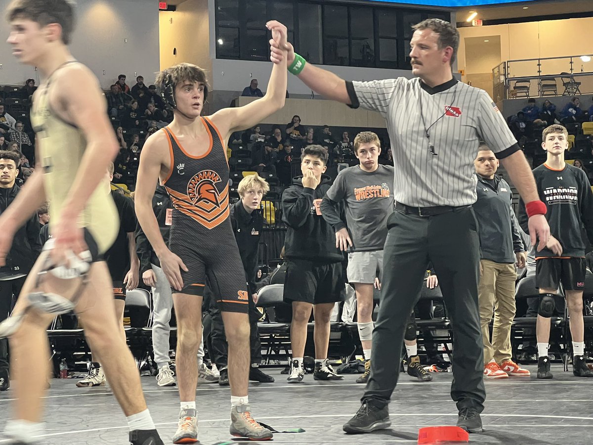 ryantimmerman3's tweet photo. Class 2A team dual champinship
SB-L vs Creston

113: Jayce Curry (Sergeant Bluff-Luton) def. Lane Travis (Creston) 8-3 dec.

12-9 Creston

#iahswr https://t.co/WtCpv0dByc