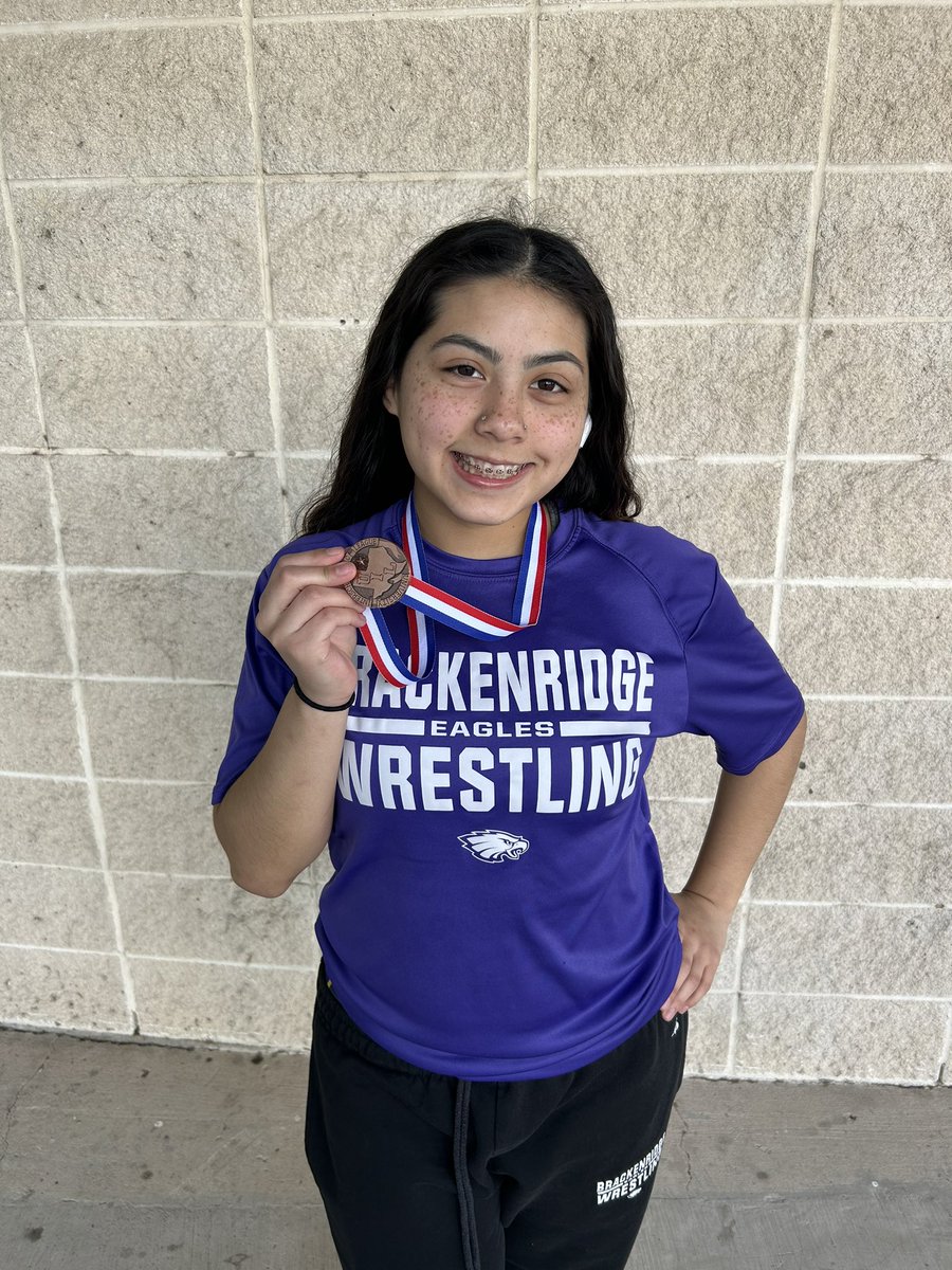 BrackWrestling's tweet photo. We also have Soph. Natalee Ovalle and Fresh. Element Vallejo punching their tickets to Regionals as Alternates. Both placed 5th at this weekends tournament. Soph. Mersaydez Tovar finished strong and placed 6th. #GirlPower #PinEm @CoachSASalas @SAISDAthletics https://t.co/CMaGjBfrlo