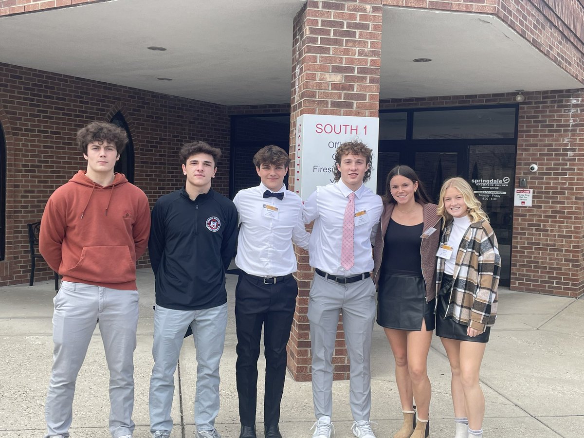 RossRamsAD's tweet photo. Thanks to the West Point Society of Greater Cincinnati for putting on the Ethics and Leadership Seminar for local high school students and faculty!  Great to see @berryjohnt and student-athletes from Franklin in attendance as well!   #GoRAMS @RossRams1 @SWBLSPORTS https://t.co/x0fBWFiohp