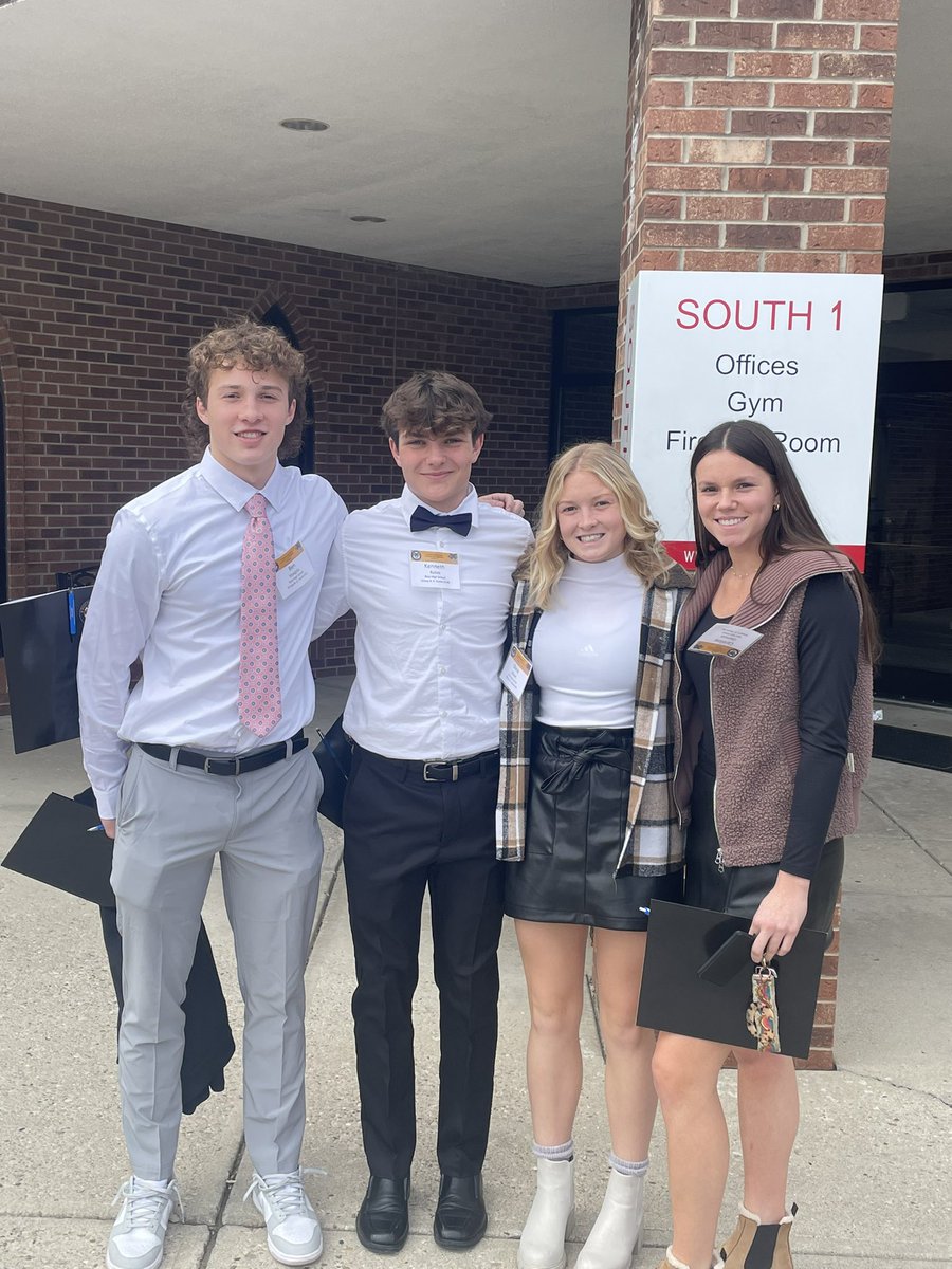RossRamsAD's tweet photo. Thanks to the West Point Society of Greater Cincinnati for putting on the Ethics and Leadership Seminar for local high school students and faculty!  Great to see @berryjohnt and student-athletes from Franklin in attendance as well!   #GoRAMS @RossRams1 @SWBLSPORTS https://t.co/x0fBWFiohp