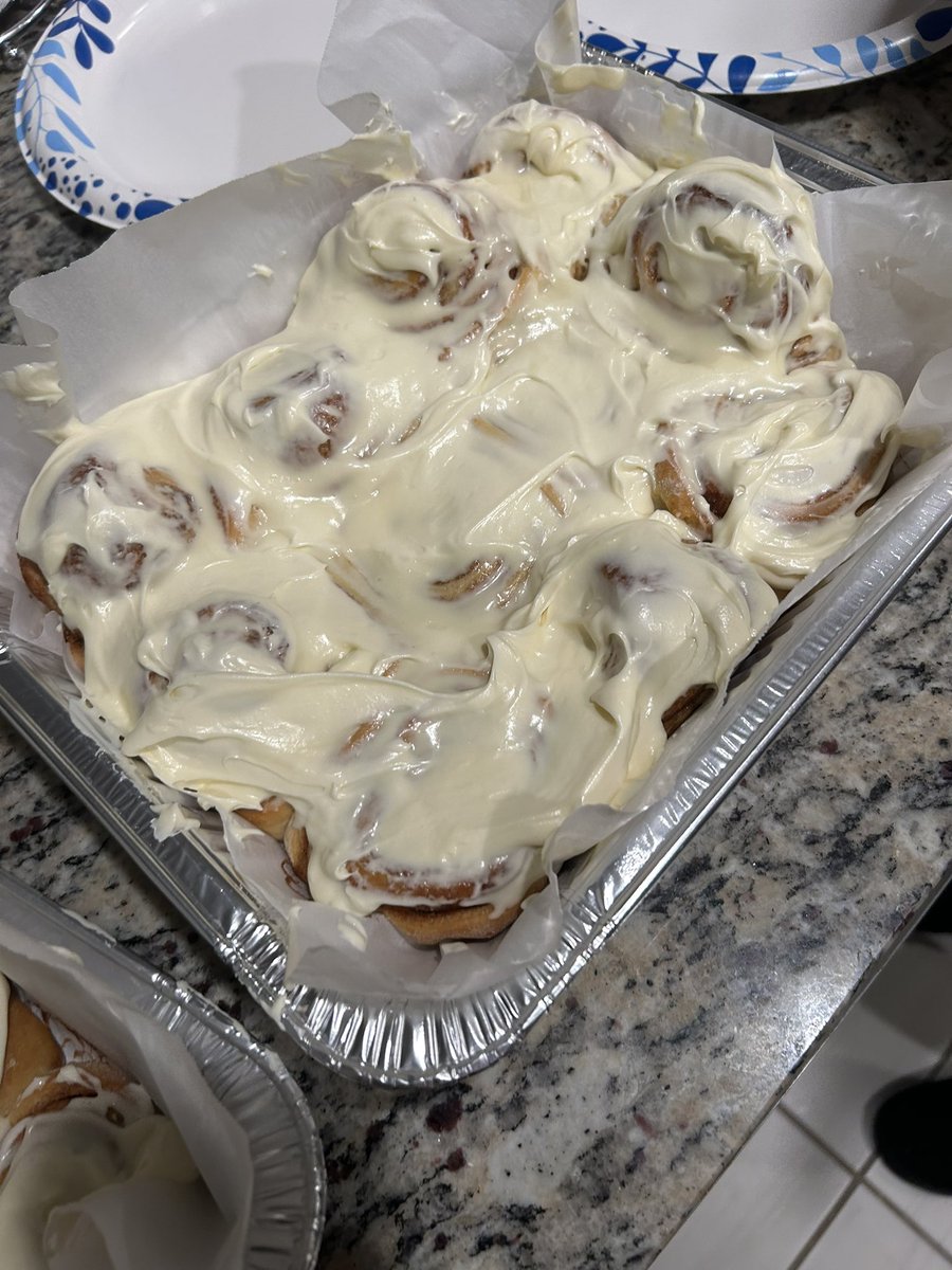 gunsofsteelers's tweet photo. Bev made cinnamon rolls tonight. So glad I married a good cook. Whoever said women don’t belong in the kitchen? Could use a little less salt. #housewife #wifecancook #cinnamonrolls #mmmmmmgood #secondsplease https://t.co/1YQWQ6wP6A